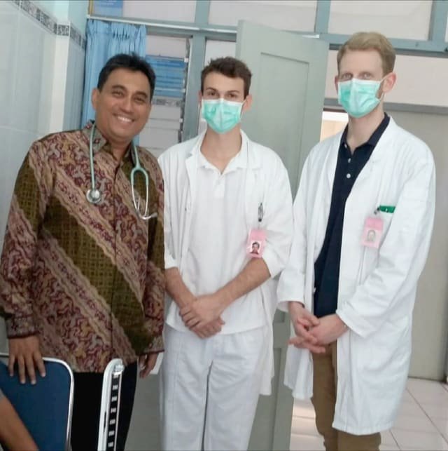 Mitra 911 doctors with international colleagues at a partner hospital in Yogyakarta